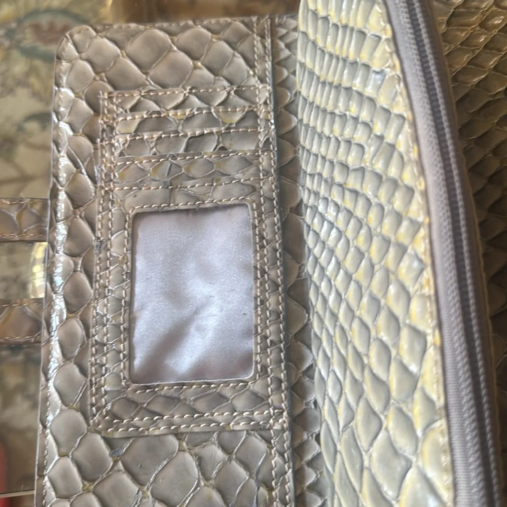 Wallet “NEW” with pyramid lock